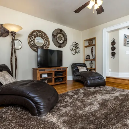Large & Private w/King Bed Great Location