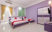 RedDoorz Plus Near Stasiun Bekasi Hotels in East Bekasi
