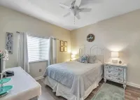 Waterfront quiet condo w Pool by Madeira Beach