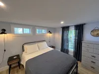 Cabin at Sunshine-Situated on the Sandy Shore of Long Lake