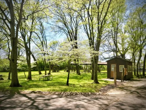 Lake Front Haven with Dual Living Rooms, Hot Tub - 4 stjerner