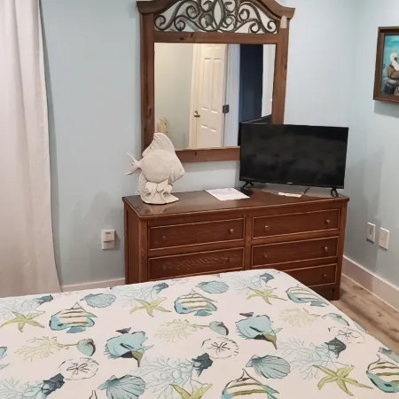 Top Floor Corner Condo with sweeping views of Perdido Key 100ft to the Beach!