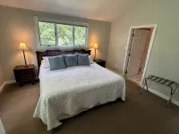 GREAT LOCATION- 4 bedrooms with 2 ensuites. Short walk to beach and town center. - 4-Star