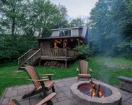 Cozy Cabin tucked in the woods. Pet-Friendly! 7 minutes from Ellicotville!