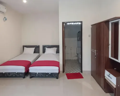 RedDoorz Syariah Near Sentani City Square Hotels in Sentani