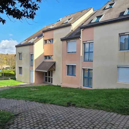 Beautiful renovated apartment 300m from the beach