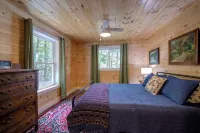 Cozy 100-year-old Maine camp, steps to Little Sebago Lake - Wifi