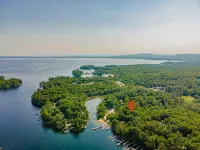 Kettle Cove Cabin. Lake Sebago Beach Access. Fire pit. Grill. Blackstone. Games Hotels in Casco