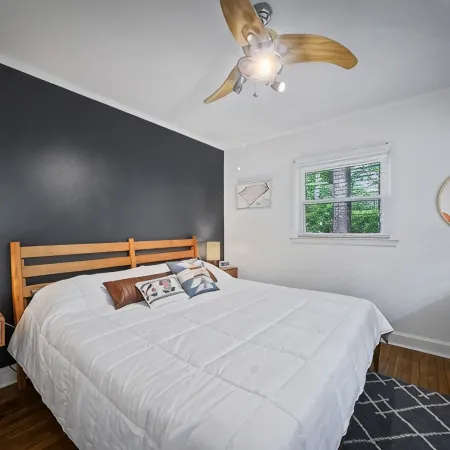 Midland Pines Getaway! 3 bedroom stylish & cozy Cottage minutes to golf & dining