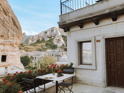 Divan Cave House