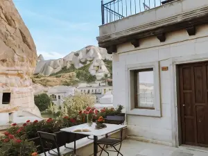 Divan Cave House