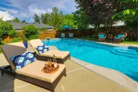 HEATED Pool & Hot Tub in a Quiet Neighborhood- Walk to Town- Dog Friendly - Pools