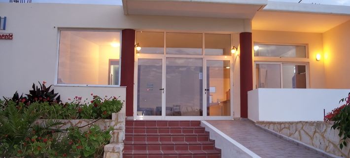 Karmi Apartments Hotele w: Kolimvari