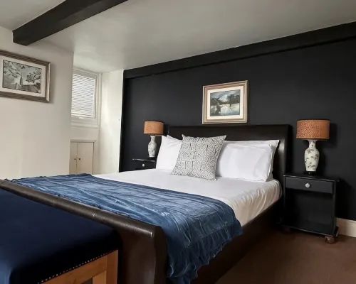 Fairlawn House Hotels in Amesbury