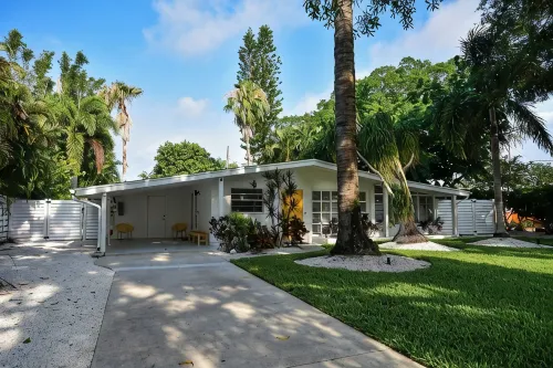 Midcentury Modern 3 Br - with Pool in Sarasota, Close to Beaches VR25-00134 - สระว่ายน้ำส่วนตัว