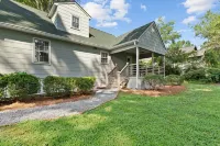 Deacon Stays: The Oak Crest - Walk to The Grounds