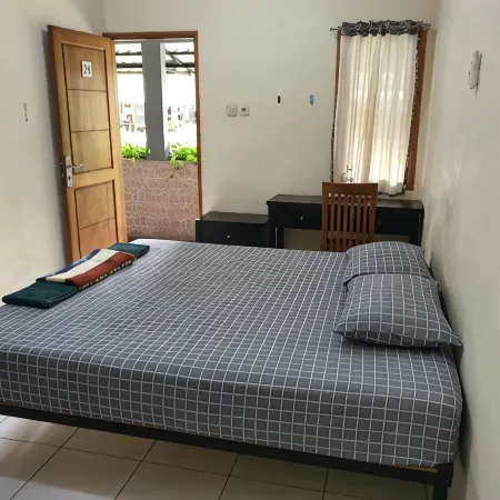 Taman Paradise Homestay Hotels in Sambikerep