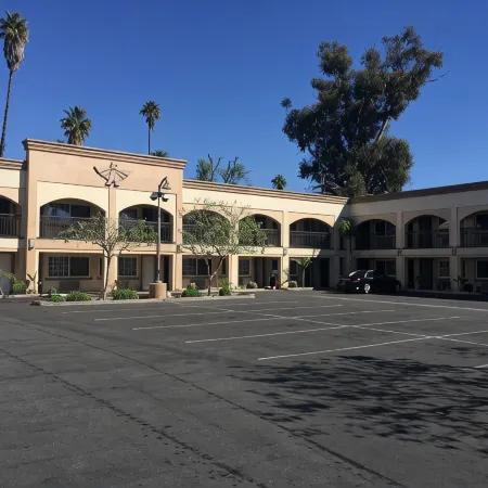 Thunderbird Lodge