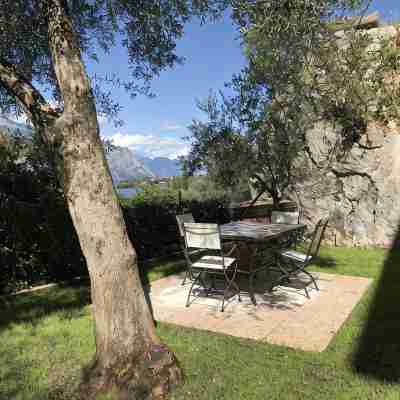 Romantic Apartment with a Wonderful Lake view—GREAT Price in OCTOBER—parking Space Included Hotel Exterior