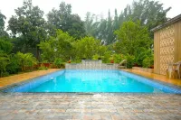 Tribal Wood Resort - Pools