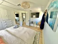 Beachfront - Sauna - Screened Patio - 2 King Beds - Dogs Encouraged! - 4 tähden