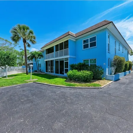 Island Time - 2 Minute Walk To The Beach & Heated Pool