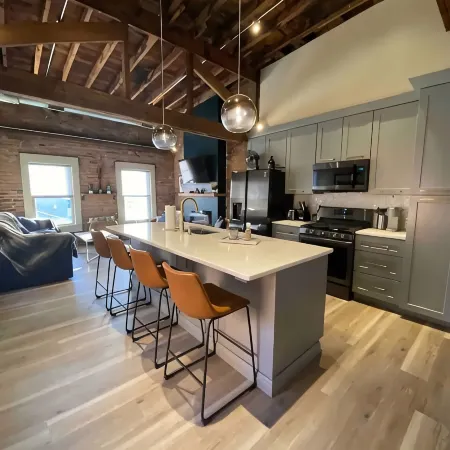Condo-OTR/Pendleton Art District, Cincinnati - 1 bedroom, free parking, balcony