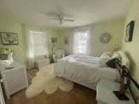 Cape Cod cottage close to Prembroke Creek Ξενοδοχεία στην πόλη Edenton