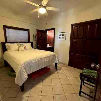 Oceanfront 2/2 condo Rooms