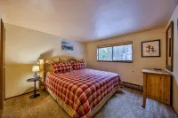 Walk to Downtown Winter Park! 2Br 2BA Pool, 3 Hot Tubs, Free Shuttle, Sleeps 6