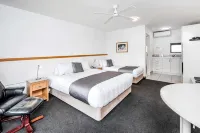Palms Motel Hotel di 
