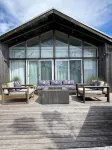 2-bedroom designer bungalow with Hot Tub, 1GB FiOS, AC, steps from the beach - Wi-Fi