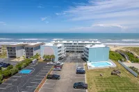 Oceanfront Retreat, Private Patio, Stunning Views, Sleeps 5