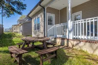 The Briar ~ Sleek 3BR New Home Walk to DT w/Outdoor Area - Wifi