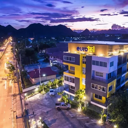 Eurotel Hotel Отели рядом с достопримечательностью «Школа Висадтагунгсри»
