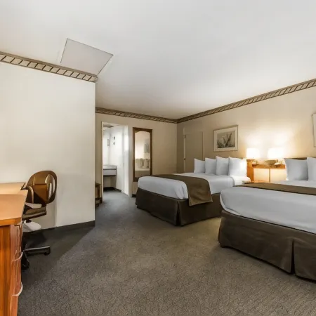 Quality Inn & Suites Silicon Valley Отели рядом с достопримечательностью «Сантана Роу»