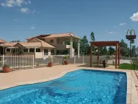Country Roads Motor Inn - Pools