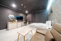 ซูวอน สเตชัน โฮเทล เทอร์รีส์ - โรงแรมราคาถูก