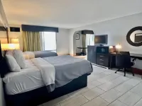 Quality Inn & Suites Gulf Breeze Bayside Near Pensacola Beach - parking