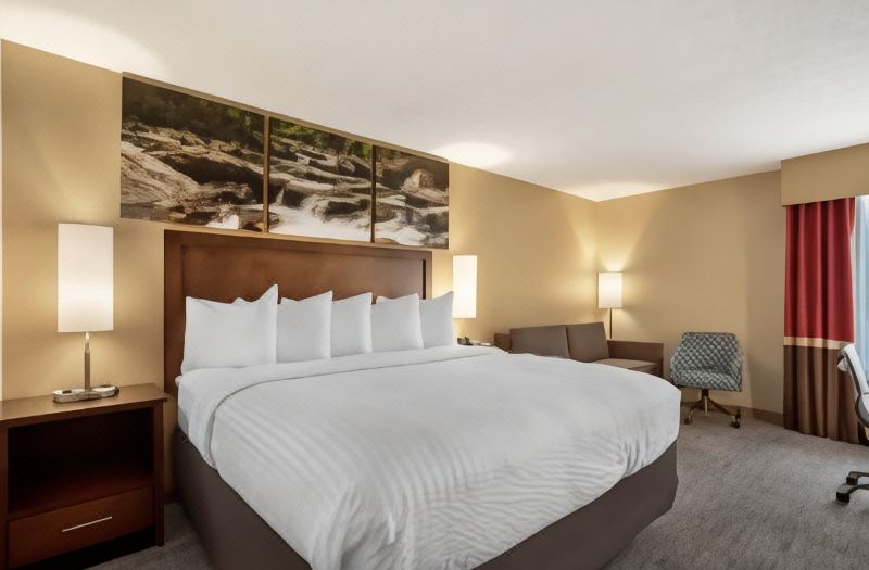 Clarion Point Cherokee