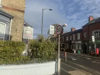 Diamonds Villa Near York Hospital - Bed and Breakfasts