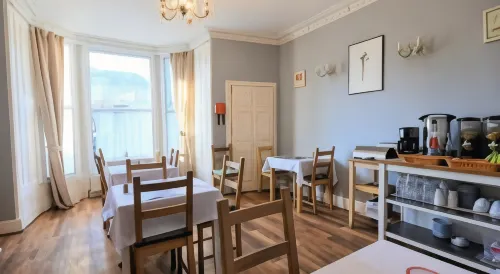 Edinburgh Holiday Guest House - Bed and Breakfasts