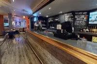 Village Hotel Swindon - ที่มีบาร์
