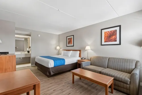 Travelodge by Wyndham Pueblo - parking