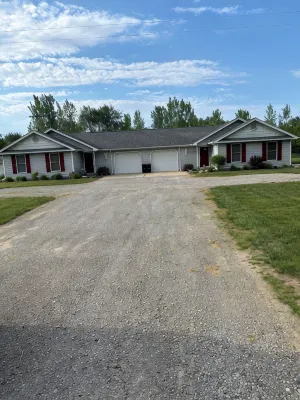 Duplex in the country- Betty’s Birch Run Road Place “The Other Side - WiFi
