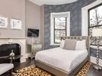 Premier Suites Bay Village Hotels near جزيرة القلعة