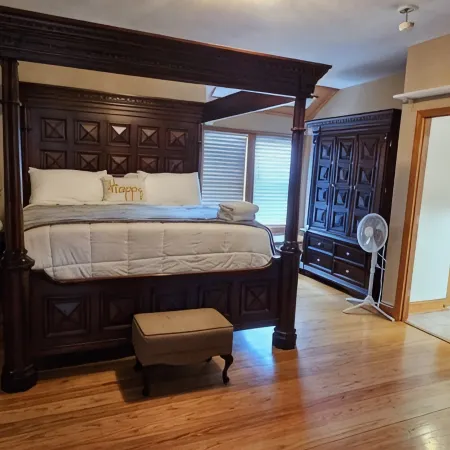 Vacation, Wedding, Retreat & Family Gathering, Spa and Theater rooms - Sleeps 30