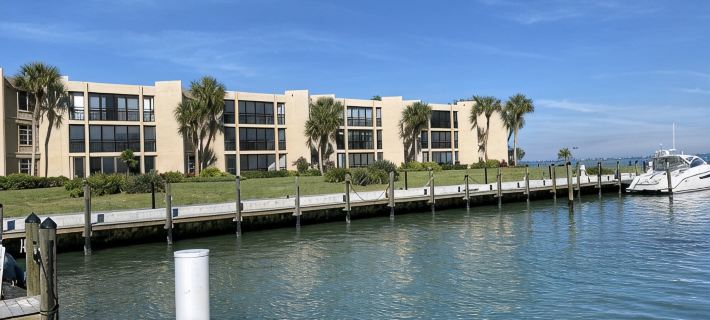 Gorgeous Remodeled 2 Bedroom Longboat Key Condo with Stunning Bay Views! Ξενοδοχεία στην πόλη Longboat Key