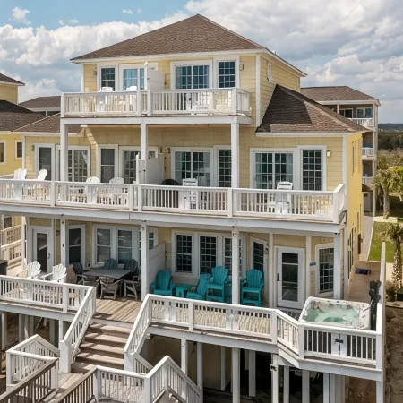 Oceanfront Family Retreat / Pool, Hot Tub, Elevator, Well Stocked Kitchen