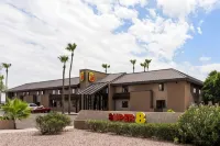 Super 8 by Wyndham Chandler Phoenix - Parkering